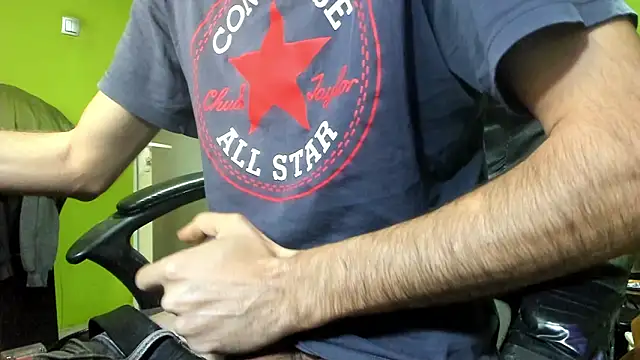 Snapshot of BigCumShoot chatting on February 26, 6:23 am BigCumShoot online show from February 26, 6:23 am