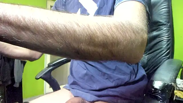 Snapshot of BigCumShoot chatting on March 2, 6:14 am BigCumShoot online show from March 2, 6:14 am