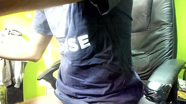 Snapshot of BigCumShoot chatting on March 2, 7:15 am BigCumShoot online show from March 2, 7:15 am