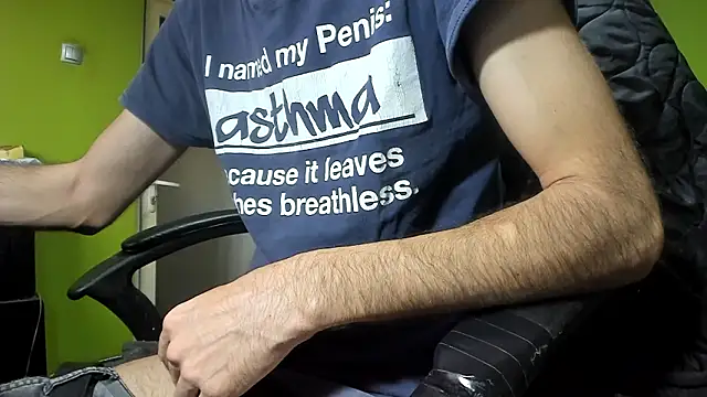 Snapshot of BigCumShoot chatting on March 12, 5:35 am BigCumShoot online show from March 12, 5:35 am