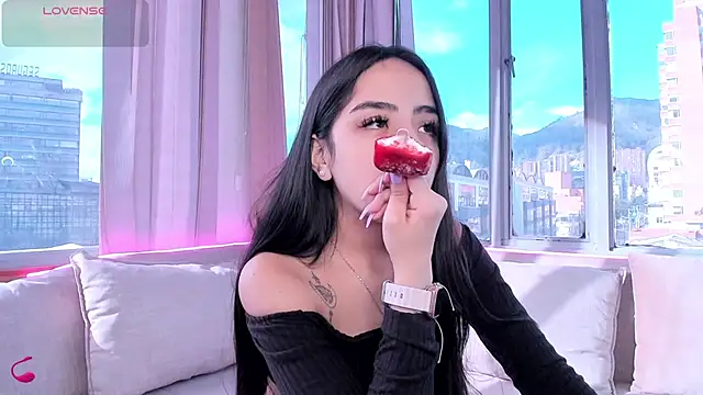 Daphne chers online show from October 8, 9:01 pm