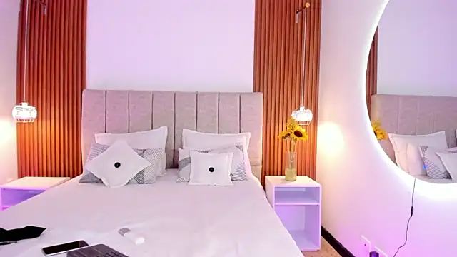 khloe-sweet online show from October 15, 1:33 pm