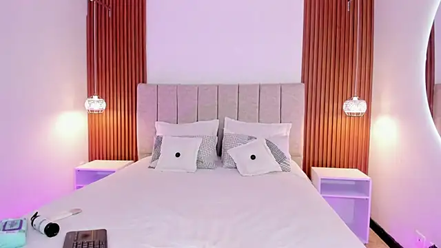 khloe-sweet online show from November 19, 1:11 pm