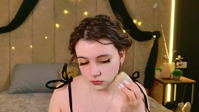 Snapshot of Pauline_Heaven chatting on March 10, 5:34 am Pauline Heaven online show from March 10, 5:34 am