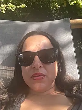 laarti online show from October 8, 12:25 pm