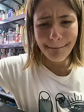 Andrea18 blonde online show from November 13, 3:55 pm