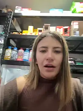 Snapshot of Andrea18_blonde chatting on February 17, 12:01 pm Andrea18 blonde online show from February 17, 12:01 pm