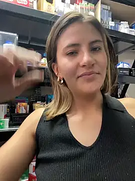 Snapshot of Andrea18_blonde chatting on March 17, 7:17 pm Andrea18 blonde online show from March 17, 7:17 pm