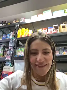 Snapshot of Andrea18_blonde chatting on March 29, 3:45 pm Andrea18 blonde online show from March 29, 3:45 pm