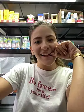 Snapshot of Andrea18_blonde chatting on April 30, 2:56 pm Andrea18 blonde online show from April 30, 2:56 pm