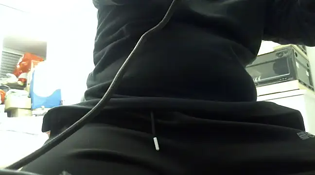 Snapshot of beartopslave chatting on February 5, 4:47 pm beartopslave online show from February 5, 4:47 pm
