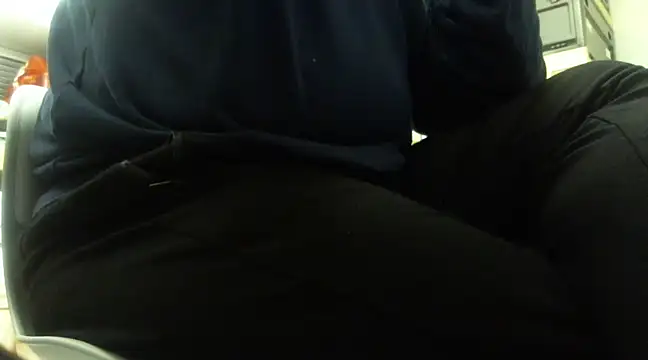 Snapshot of beartopslave chatting on February 12, 4:44 pm beartopslave online show from February 12, 4:44 pm