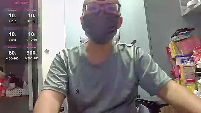 Snapshot of beartopslave chatting on October 9, 5:49 am beartopslave online show from October 9, 5:49 am