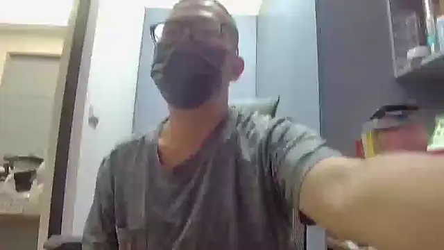 Snapshot of beartopslave chatting on October 12, 8:57 am beartopslave online show from October 12, 8:57 am