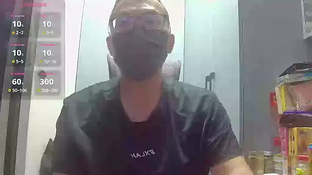 Snapshot of beartopslave chatting on October 14, 4:13 am beartopslave online show from October 14, 4:13 am