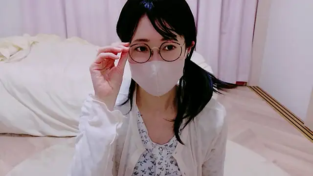 Snapshot of RIO_o0 chatting on April 7, 10:37 am RIO o0 online show from April 7, 10:37 am