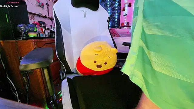 AaronSkeetman online show from June 6, 12:10 pm