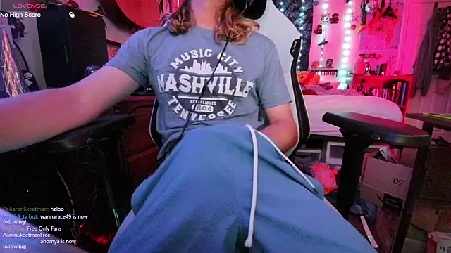 AaronSkeetman online show from June 14, 11:01 am