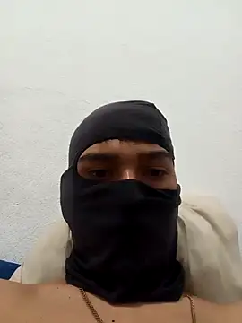 Snapshot of blzin20 chatting on February 6, 5:49 pm blzin20 online show from February 6, 5:49 pm