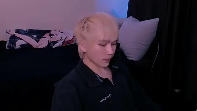 Snapshot of rennnuts chatting on March 3, 5:13 am rennnuts online show from March 3, 5:13 am