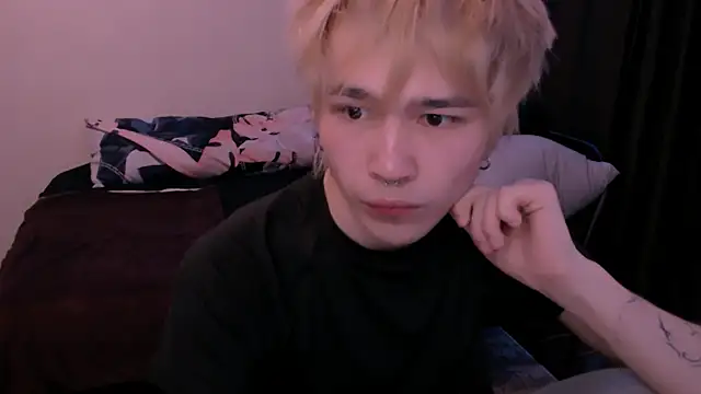 Snapshot of rennnuts chatting on March 14, 6:41 am rennnuts online show from March 14, 6:41 am