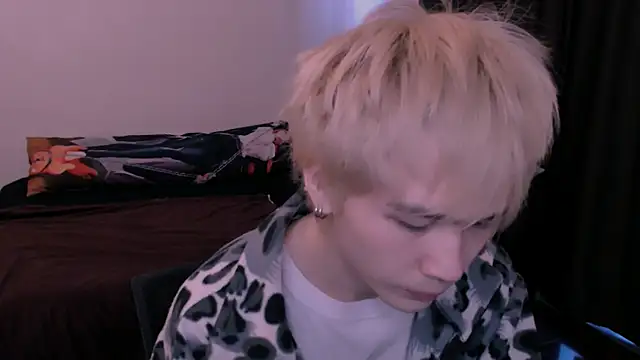 Snapshot of rennnuts chatting on March 15, 8:20 am rennnuts online show from March 15, 8:20 am