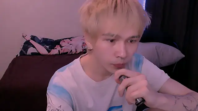 Snapshot of rennnuts chatting on March 16, 10:30 am rennnuts online show from March 16, 10:30 am