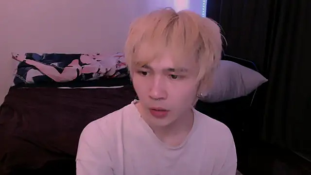 Snapshot of rennnuts chatting on March 18, 10:07 am rennnuts online show from March 18, 10:07 am