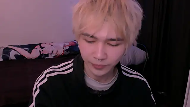 Snapshot of rennnuts chatting on March 20, 7:13 am rennnuts online show from March 20, 7:13 am