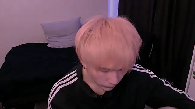 Snapshot of rennnuts chatting on March 26, 9:15 am rennnuts online show from March 26, 9:15 am