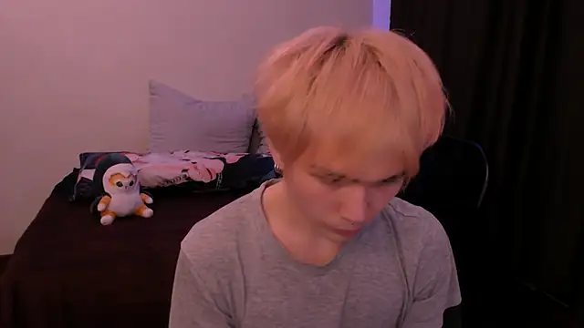 Snapshot of rennnuts chatting on March 27, 6:07 pm rennnuts online show from March 27, 6:07 pm