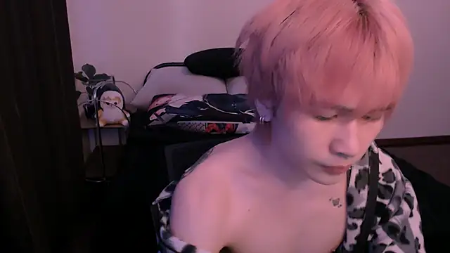 Snapshot of rennnuts chatting on April 6, 1:12 pm rennnuts online show from April 6, 1:12 pm