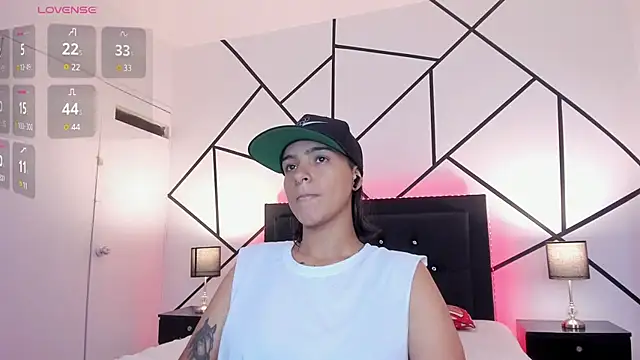 Liiam smith  online show from February 6, 12:05 pm