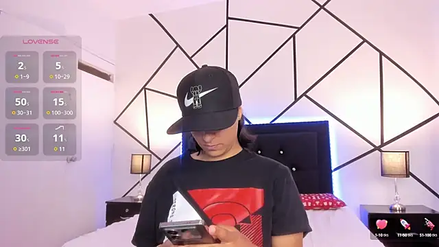 Liiam smith  online show from March 19, 4:02 pm