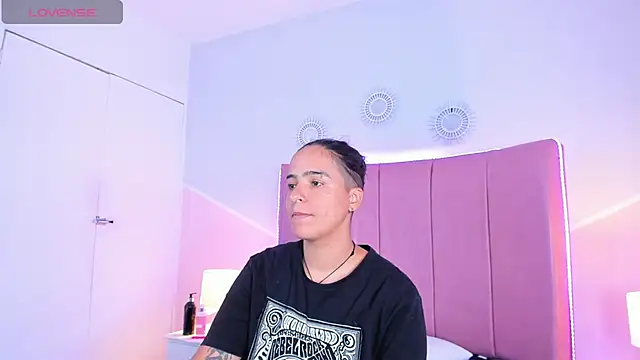 Liiam smith  online show from October 10, 3:33 pm