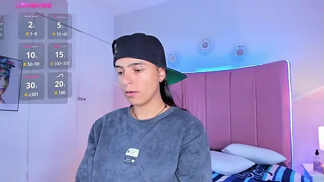 Liiam smith  online show from October 12, 1:21 pm