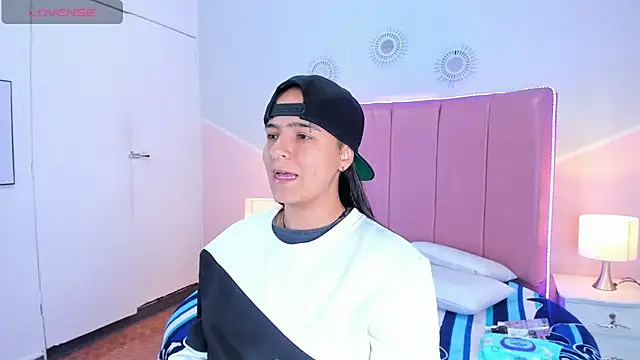 Liiam smith  online show from October 25, 12:45 pm