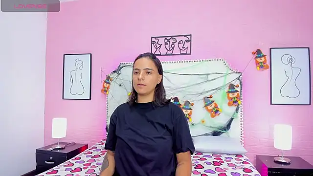 Liiam smith  online show from October 31, 1:12 pm