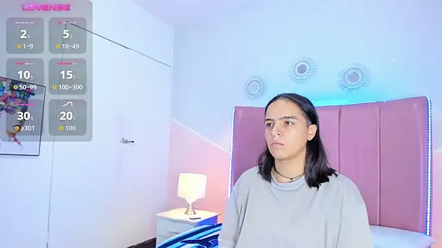 Liiam smith  online show from November 18, 1:48 pm