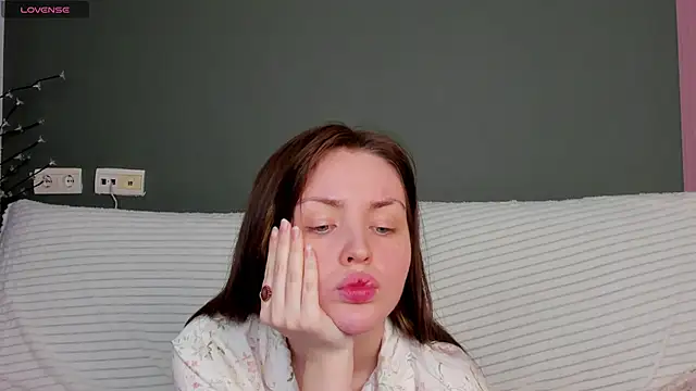 Lora Rosee online show from February 6, 3:20 pm