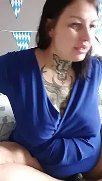 Snapshot of CannabisQueenn chatting on September 30, 7:24 am CannabisQueenn online show from September 30, 7:24 am