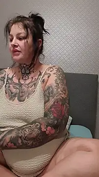 Snapshot of CannabisQueenn chatting on October 5, 7:23 pm CannabisQueenn online show from October 5, 7:23 pm