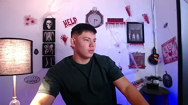 JamesCr  online show from October 31, 11:11 am