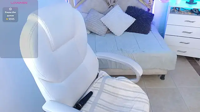 Alexaamoon  online show from March 11, 8:31 pm
