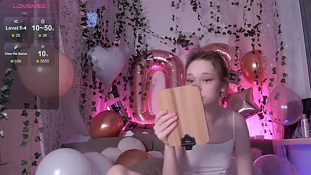 Kellybbface online show from December 1, 5:23 am