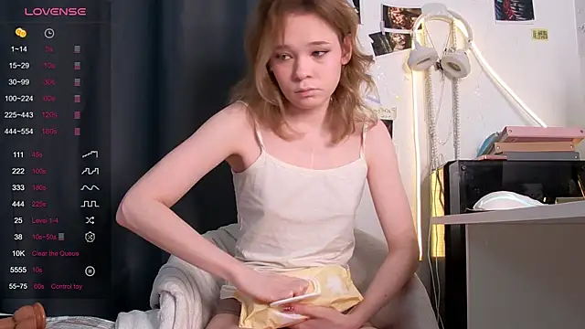 Snapshot of Kellybbface chatting on March 29, 6:24 am Kellybbface online show from March 29, 6:24 am