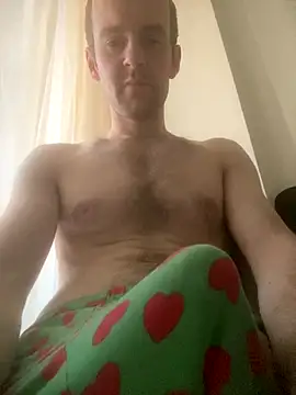 LynnAhNight online show from October 4, 4:10 am