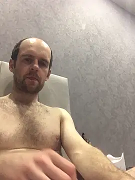 LynnAhNight online show from January 14, 5:40 pm