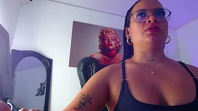 Snapshot of Taliana36 chatting on February 20, 1:08 pm Taliana36 online show from February 20, 1:08 pm