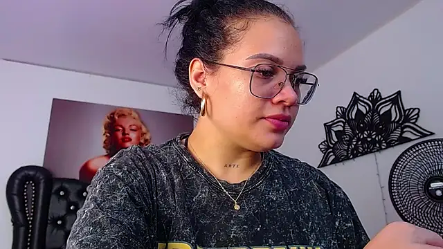Snapshot of Taliana36 chatting on March 19, 1:18 pm Taliana36 online show from March 19, 1:18 pm